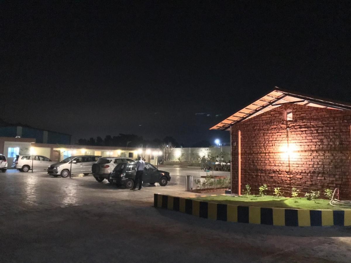 Hôtel Rashi Comforts By Coastal Dine à Dobbaspet Extérieur photo